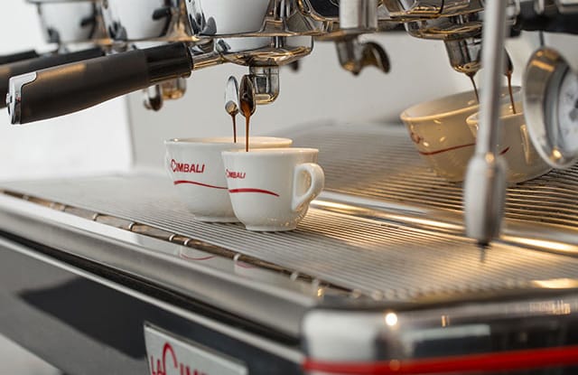 La Cimbali M100 Attiva GTA DT/2 Halbhautomat Mehrgruppige Siebträgermaschine – Bild 11